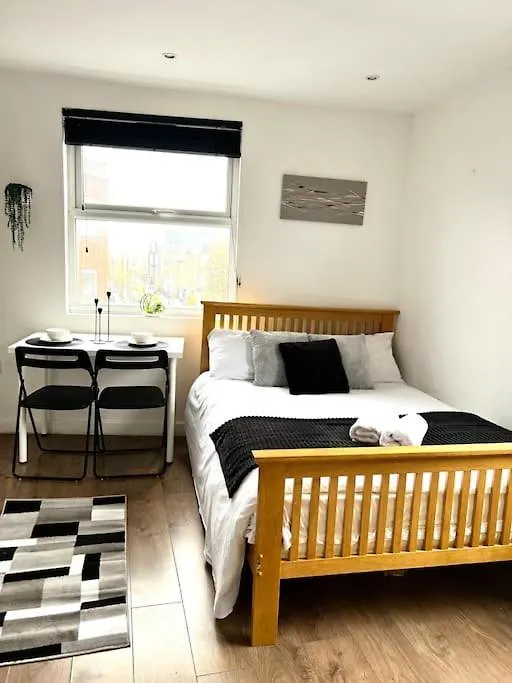 Very Nice Studio Flat In A Great Location London